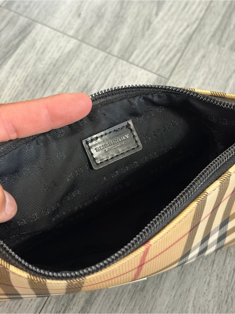 Burberry Classic Nova Check Mini Bag in Beige with Black Strap Made in Italy - Picture 10 of 12